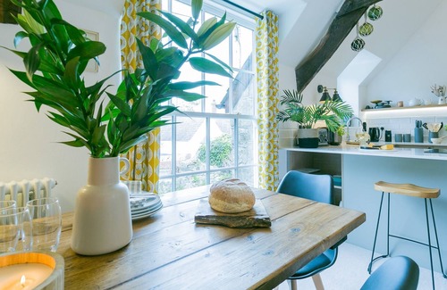 Beaumaris Cottage | Custom Mews - a near a pub that sleeps 4 guests in 2 bedrooms