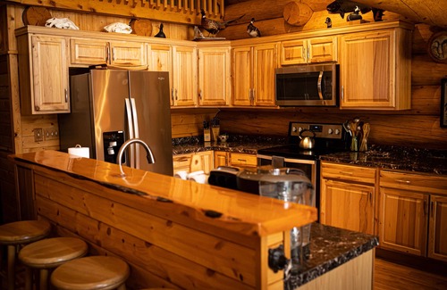 Seward Cabin | Custom Spruce Open Concept Log Cabin w/Firepit & BBQ