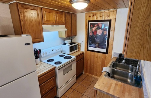 Homer House | Custom Townhome In Downtown Homer, 4 Minute Walk To Museum And Restaurants