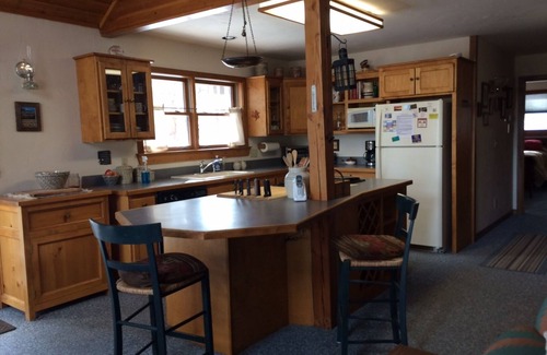 Pagosa Hills Cabin | Custombuilt, Stylish Hillside 2-bdrm home.Views,pines, privacy, 3 miles to town.