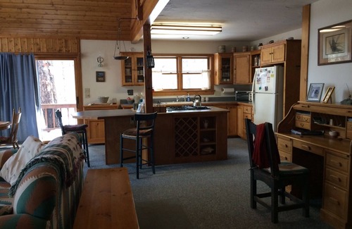 Pagosa Hills Cabin | Custombuilt, Stylish Hillside 2-bdrm home.Views,pines, privacy, 3 miles to town.
