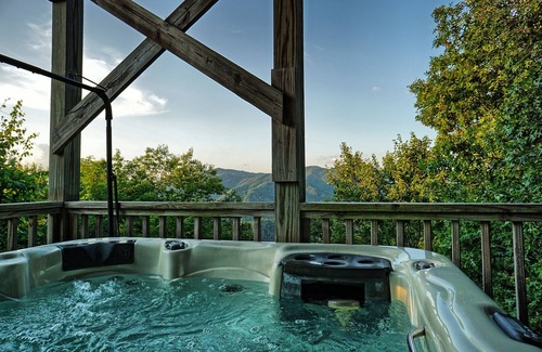 Bryson City Cabin | Customer Appreciation Year! See Discount information in Ad