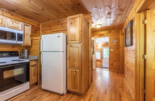 Bryson City Cabin | Customer Appreciation Year! See Discount information in Ad