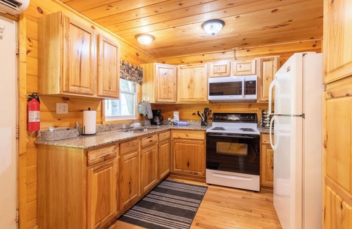 Bryson City Cabin | Customer Appreciation Year! See Discount information in Ad
