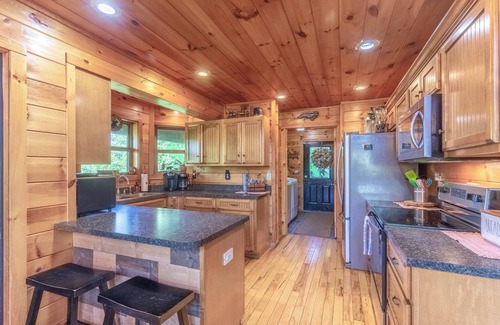 Cherokee Cabin | Customer Appreciation Year! Get a free night!