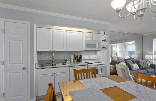 Navarre Beach Condo | Cute 1 bed, 1 bath condo is perfect for a couples retreat or small family!