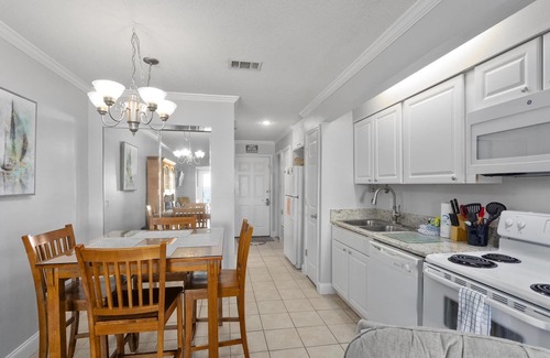 Navarre Beach Condo | Cute 1 bed, 1 bath condo is perfect for a couples retreat or small family!