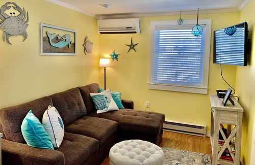 Ship Bottom Condo | Cute 1 bedroom condo on quiet street walk to beach, bay, dining and shopping