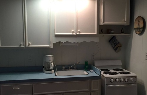 Dennis Port Condo | Cute 1 Bedroom efficiency Condo At Glendon Beach With Inground Pool