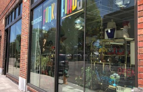 Downtown Des Moines Apartment | Cute 1 Bedroom Studio in Downtown Des Moines