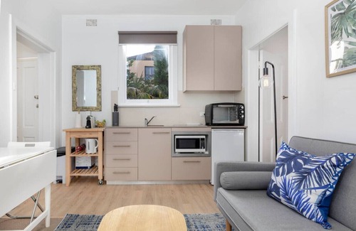 North Sydney Apartment | Cute 1 bedroom with private courtyard garden