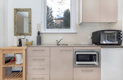 North Sydney Apartment | Cute 1 bedroom with private courtyard garden
