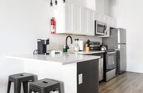 Elizabeth Apartment | Cute 1BR Next to EWR 5016