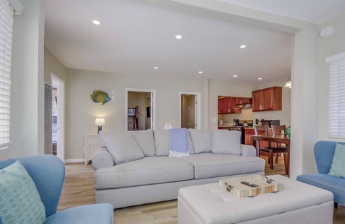 Central Mission Beach Cottage | Cute 2 Bedroom Cottage with Large Patio Just Steps Away from the Ocean