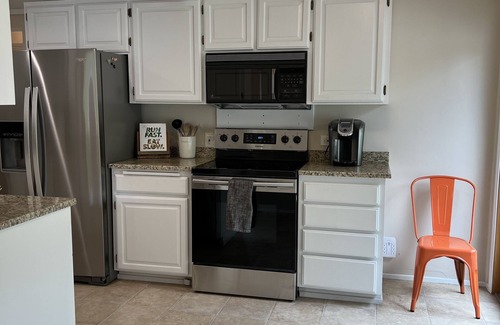 Harlow House | Cute 2 bedroom home walkable to Oakway & Autzen Stadium