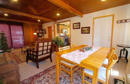 West Village Cabin | CUTE 2B/1B CABIN IN THE WEST VILLAGE ON MADRONE LANE