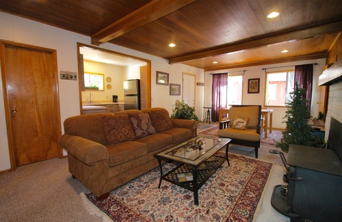 West Village Cabin | CUTE 2B/1B CABIN IN THE WEST VILLAGE ON MADRONE LANE