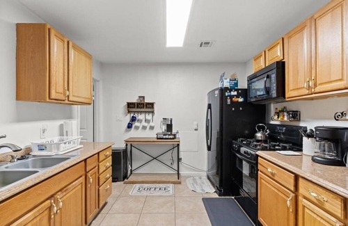 Las Vegas House | Cute 3/2 Home with Pool. 10 min to Strip. Sleeps 10!