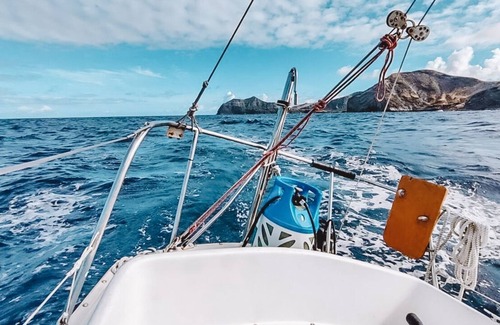 Waikiki Boat Rental | Cute 30' Sailboat with Yacht Club Access!