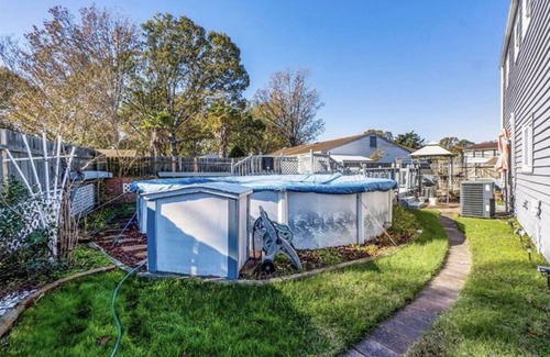 Norfolk - Virginia Beach House | Cute 4 bed/2.5 bath Home w/Pool - Sleeps 12! 30 night min