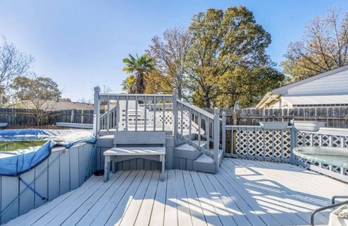 Norfolk - Virginia Beach House | Cute 4 bed/2.5 bath Home w/Pool - Sleeps 12! 30 night min