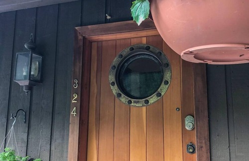 Seward Apartment | Cute accommodation in downtown Seward. Walking distance from Sea Life Center.