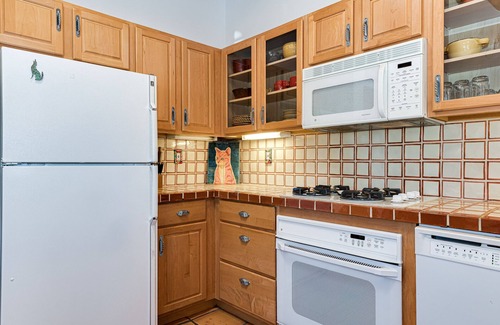 Northeast Santa Fe Condo | Cute adobe style condo with great balcony and minutes to the Plaza