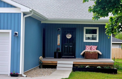 Elk Rapids House | Cute and clean home in waterside village of Elk Rapids