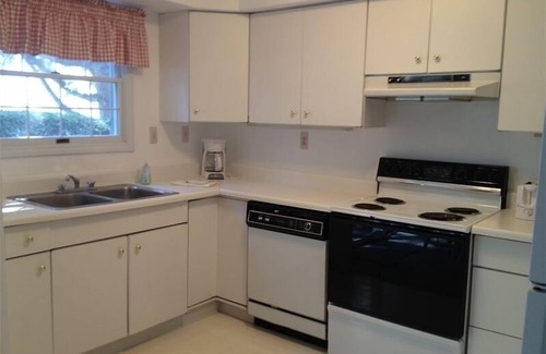 Harbor Springs Condo | Cute and comfortable townhouse condo, walking distance to town, beach, docks.