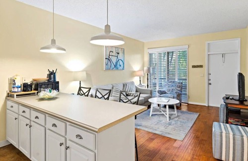 Shell Harbor Condo | Cute and Comfy Retreat on Sanibel Island, Pool, Bikes