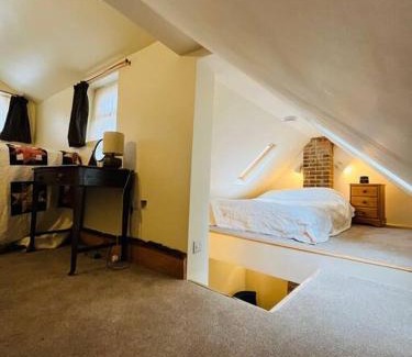 Heathfield House | Cute and Cosy Little Cottage