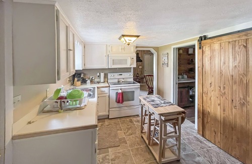 Houghton Lake House | Cute and cozy cabin with fenced private yard! Close to everything and the lake!