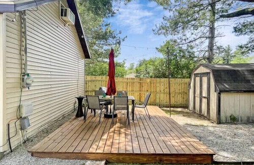 Houghton Lake House | Cute and cozy cabin with fenced private yard! Close to everything and the lake!