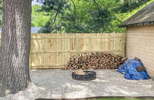 Houghton Lake House | Cute and cozy cabin with fenced private yard! Close to everything and the lake!