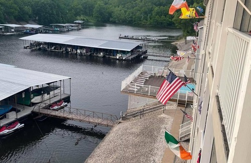 Lake Ozark Condo | Cute and cozy lakeside paradise condo located on the 3MM