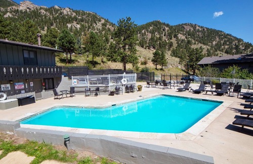 Estes Park Condo | Cute and Economical Studio with King Bed