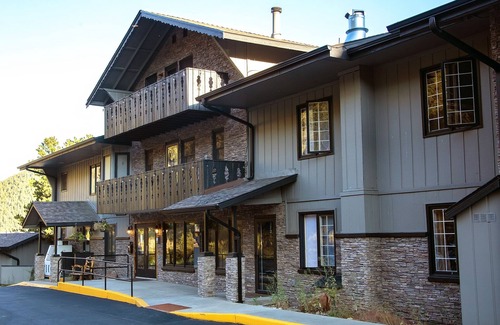 Estes Park Condo | Cute and Economical Studio with King Bed