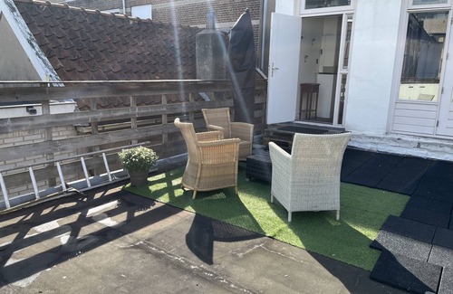 Bussum Apartment | Cute apartment with office space nearby Amsterdam. Long term rental on request.