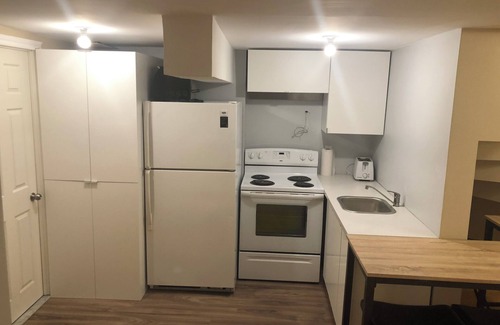 Hochelaga Apartment | Cute appartement close to green subway line in quiet neighborhood.