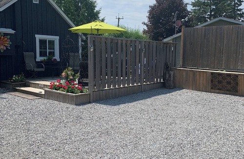 Bobcaygeon Cabin | Cute as a button in Bobcaygeon! nWatch boats coming and going through Lock 32.