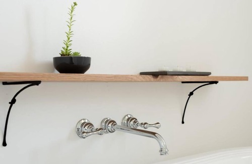 Evandale Apartment | Cute As A Button in Charming Evandale