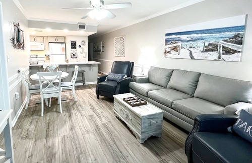 Gulf Shores Condo | Cute Beach Front Condo in Island Winds West Near The Hangout!