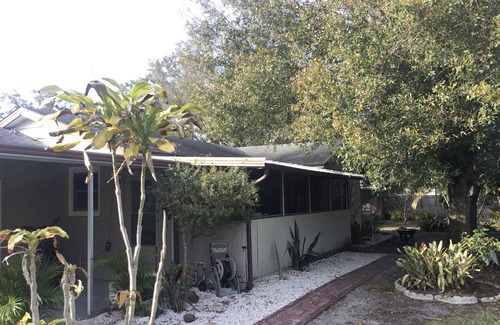 Bradenton House | Cute Bungalow close to downtown and Anna Maria Island.