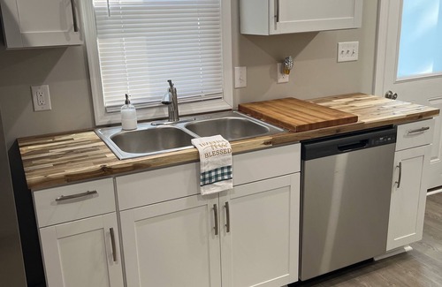 Rustburg House | Cute bungalow near LYH and LU