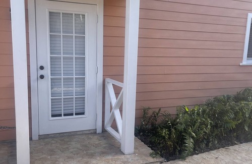 Nassau Cottage | Cute, clean and cozy cottage. 5 minute drive from Junkanoo beach and Bay street.