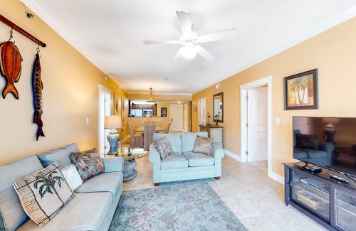 Fort Walton Beach Condo | Cute, coastal condo with lazy river, Gulf view, hot tub & gym - near the beach