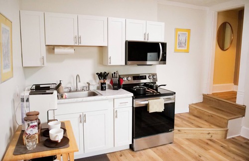 Merion Village House | Cute Columbus Bungalow + Modern Amenities. 7 min from downtown!