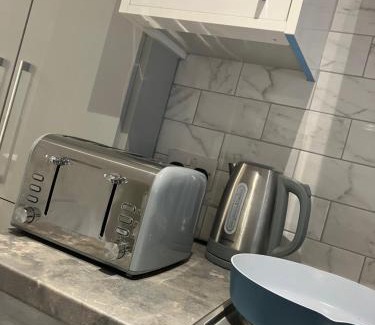 Manchester Apartment | Cute, Comfortable & Classy Condo