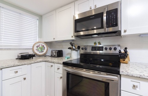 St. Augustine Beach Condo | Cute & Comfy Renovated Beach Condo - Anastasia Island, St. Augustine Beach.