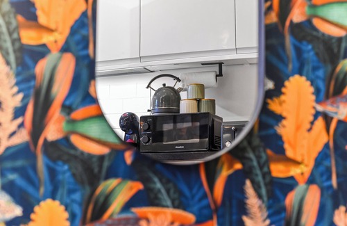 King's Cross Apartment | Cute & Compact—Petite Studio with Style!